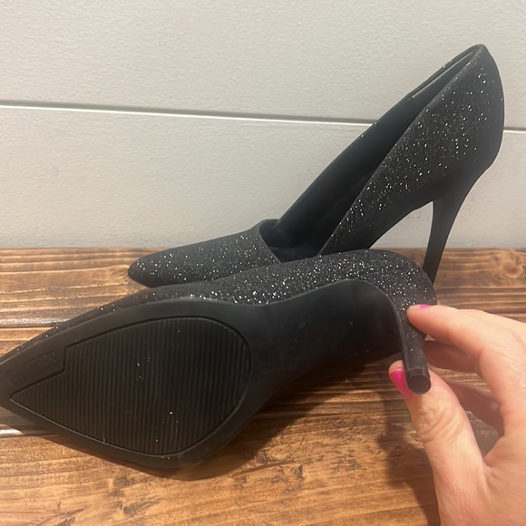 GUESS | Maisee black glitter pointy toe pumps - Picture 5 of 5